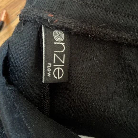 Onzie Sweats - Picture 4 of 7